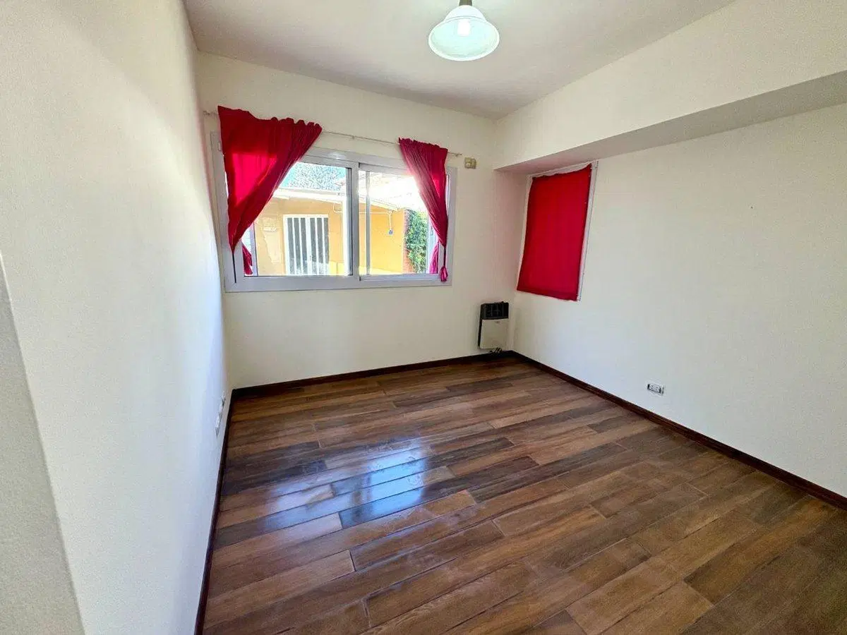 VENTA CASA EN FUNES 3 DORMITORIOS 920m² TERRENO 3