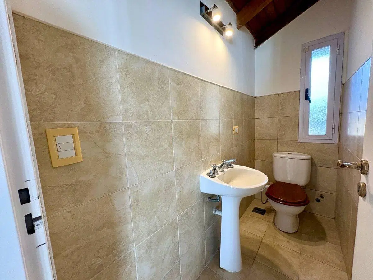 VENTA CASA EN FUNES 3 DORMITORIOS 920m² TERRENO 2