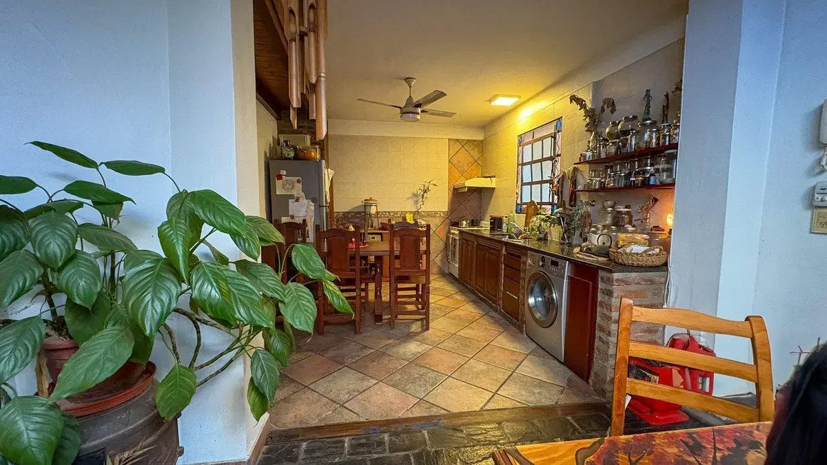 VENTA! CASA Y DEPARTAMENTO 4 DORMITORIOS EN ABASTO 4