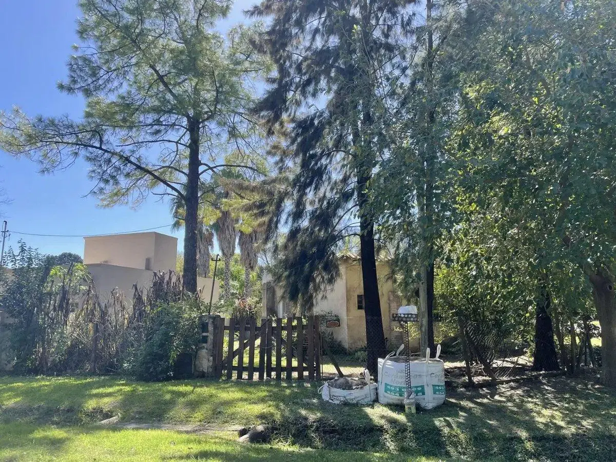 VENTA LOTE CON EDIFICACION Y PILETA FUNES SANTA FE 2