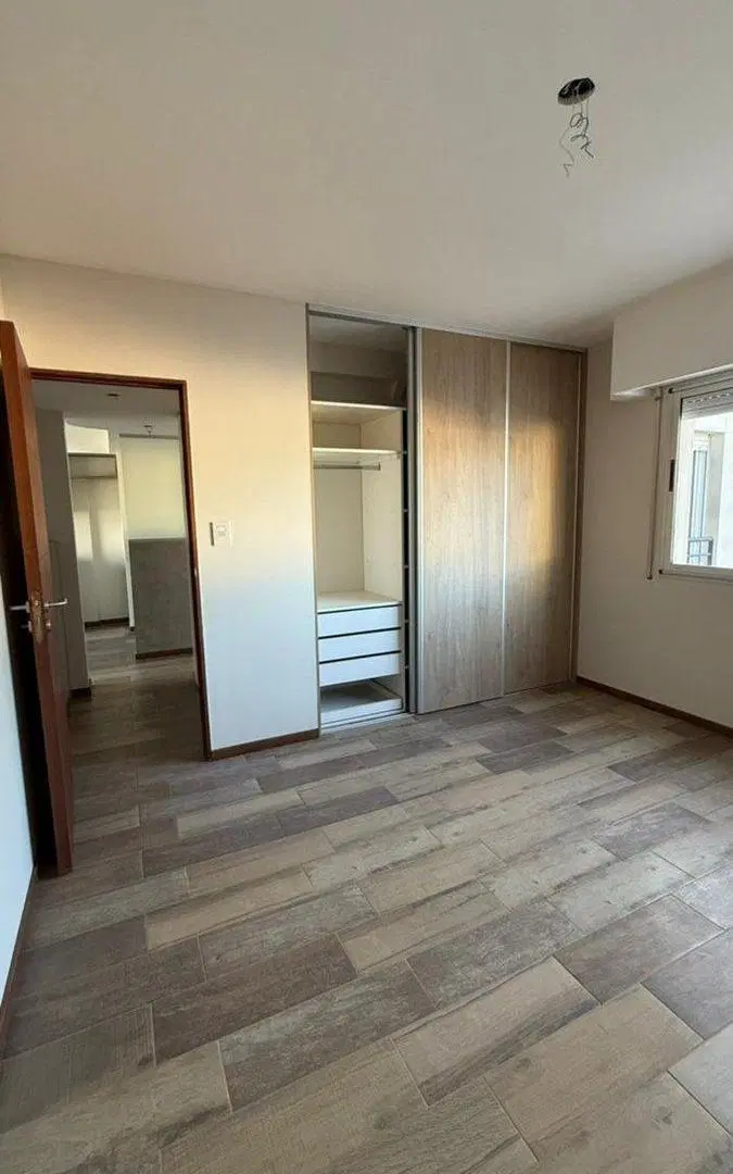 VENTA SEMI PISO 2 DORMITORIOS COCHERA REFINERIA 8