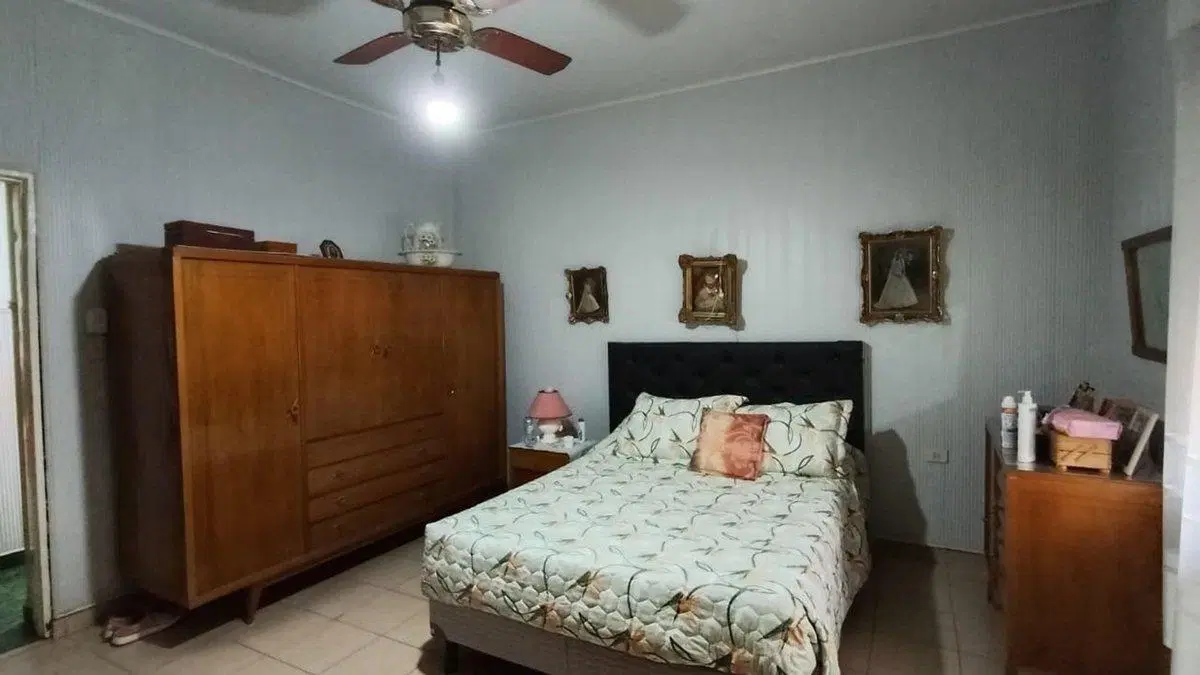 VENTA CASA 3 DORMIS Y COCHERA EN BARRIO INDUSTRIAL 2