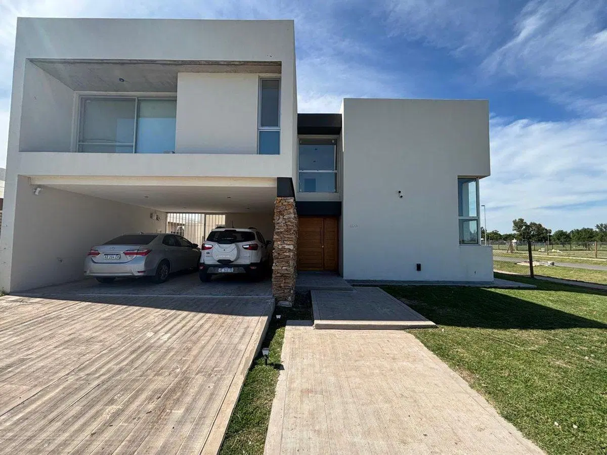 VENTA DE CASA 4 DORMITORIOS EN DON MATEO 3