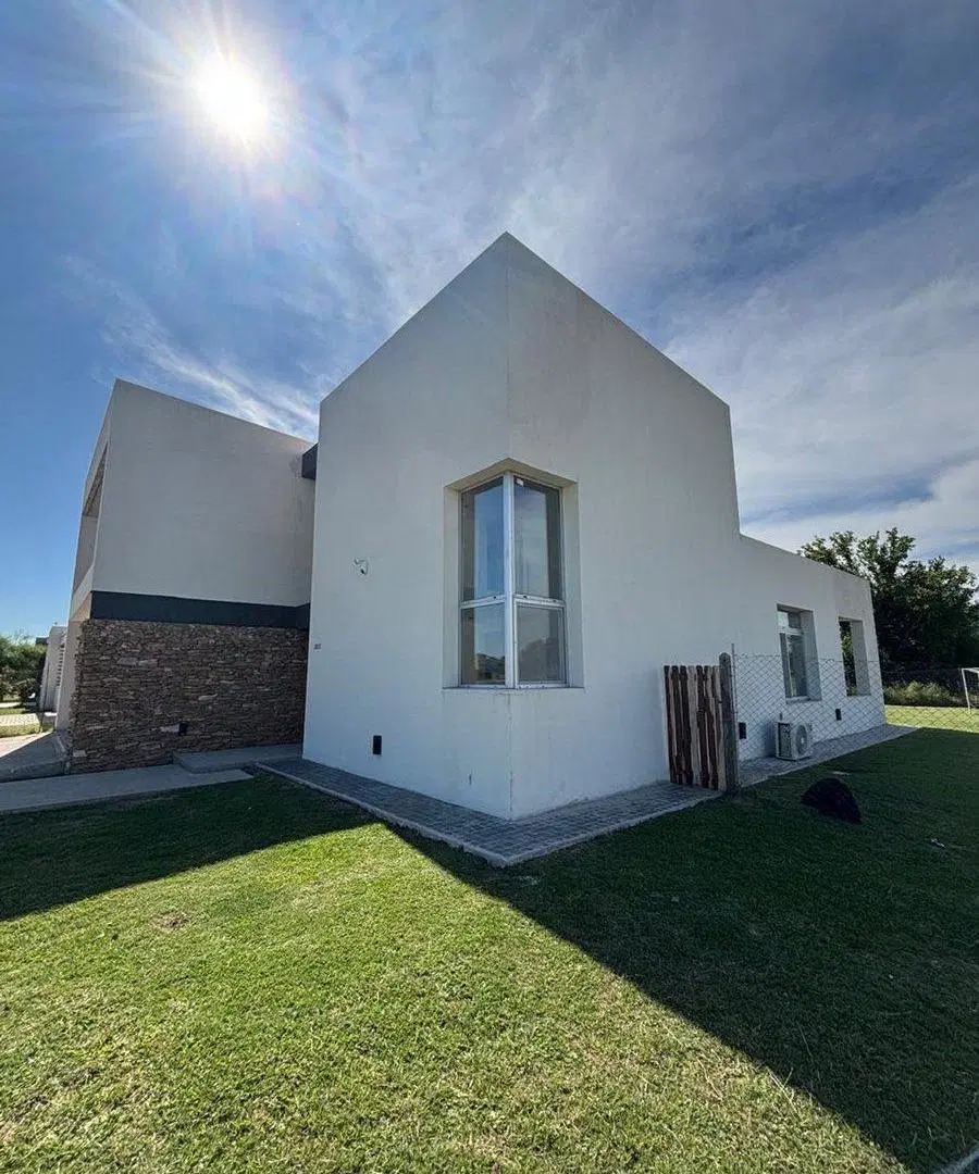 VENTA DE CASA 4 DORMITORIOS EN DON MATEO 4