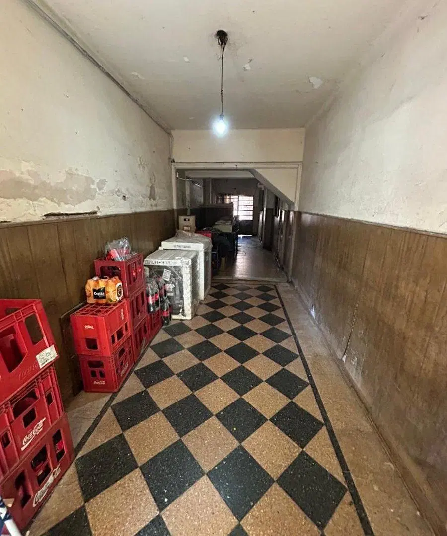 VENTA DOS CASAS Y LOCAL AL FRENTE  EN PELLEGRINI 3