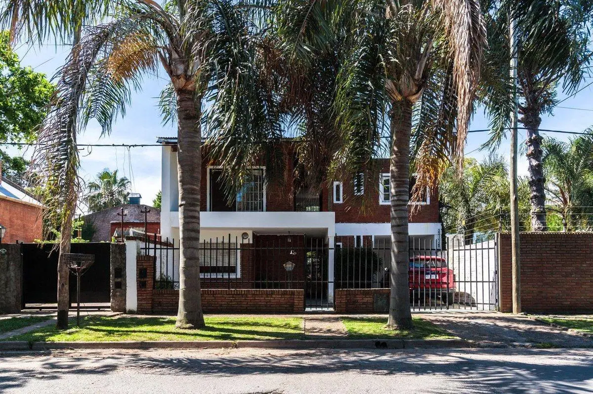 VENTA CASA 4 DORMITORIOS EXELENTE ESTADO FISHERTON 5