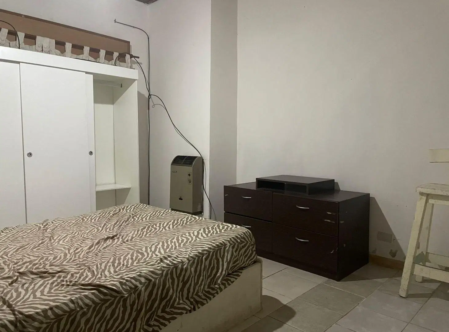 VENTA CASA DE 4DORMIS C/PILETA- PERMUTA-FLORIDA 5