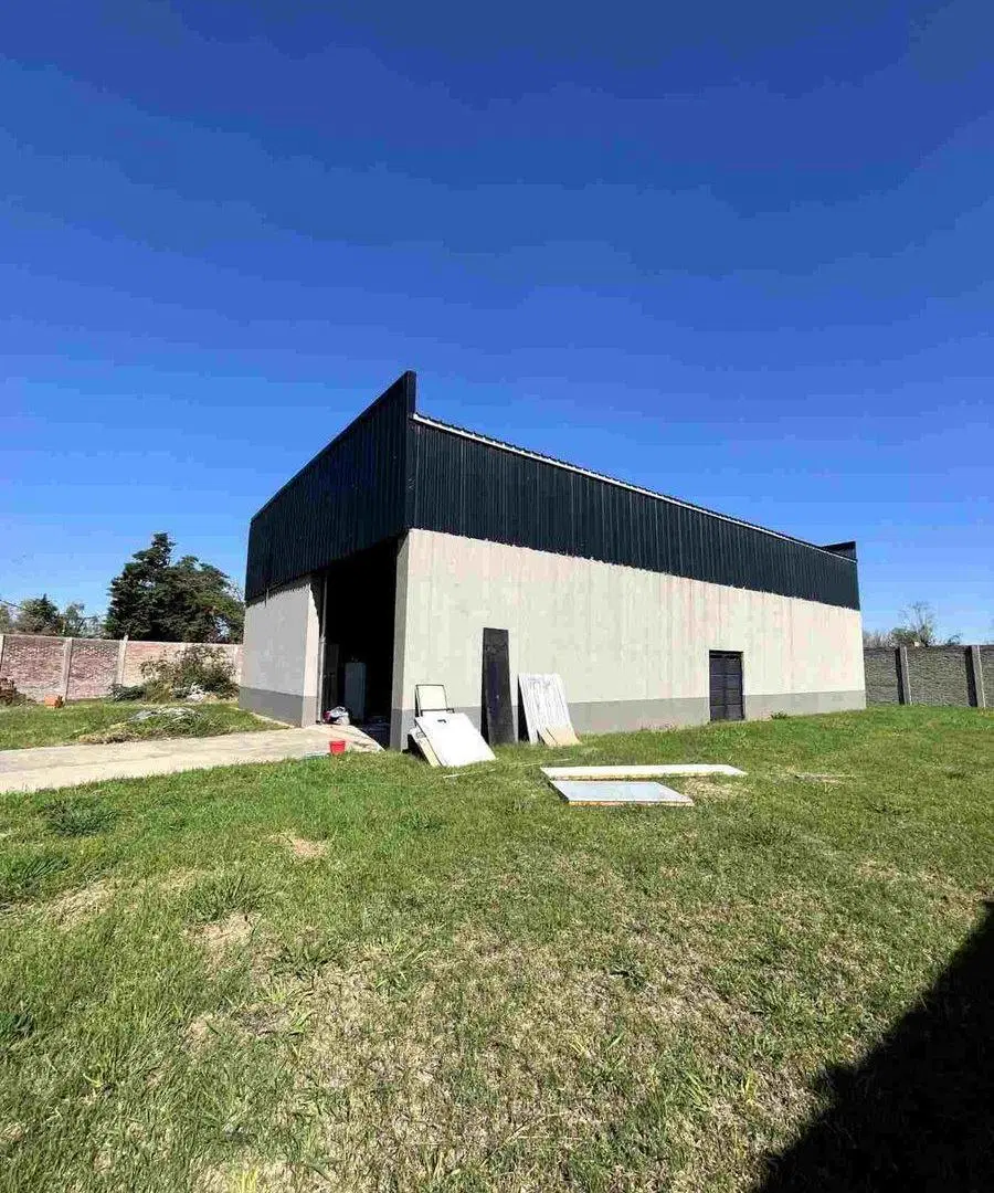 VENTA GALPON CON AMPLIO LOTE IBARLUCEA 4