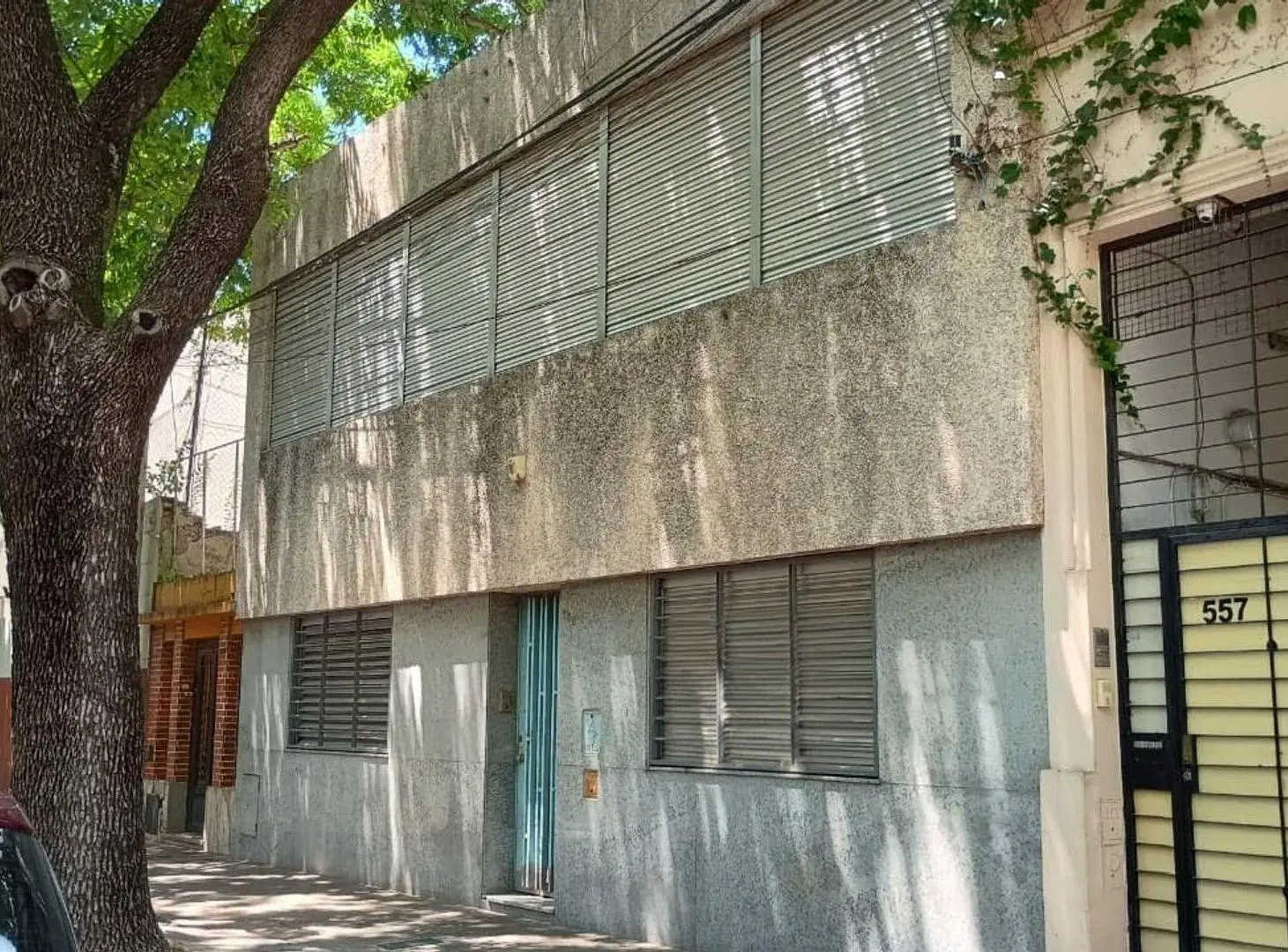 VENTA CASA 4 DORMITORIOS CON PATIO REP. LA SEXTA 5