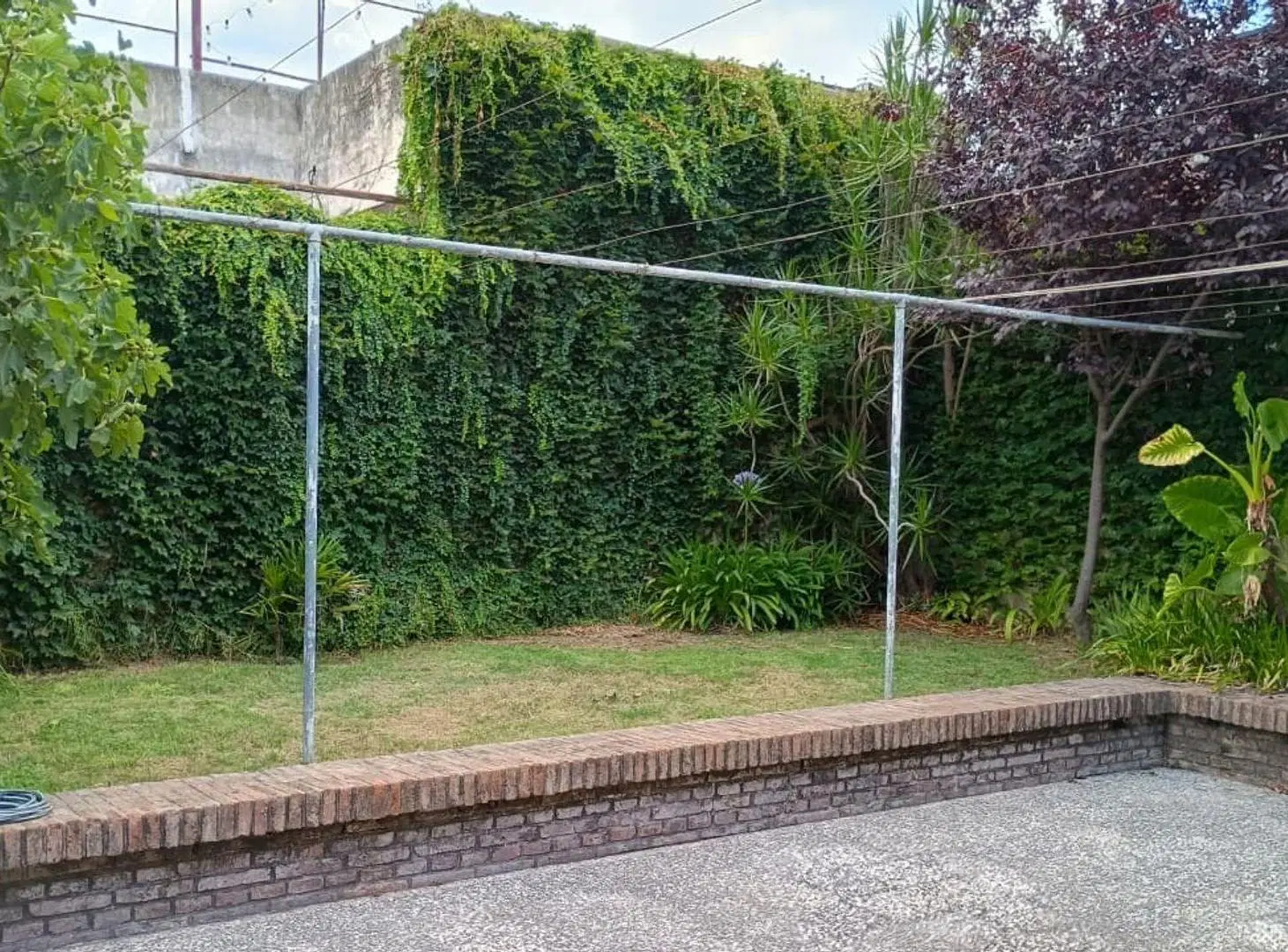 VENTA CASA 4 DORMITORIOS CON PATIO REP. LA SEXTA 4