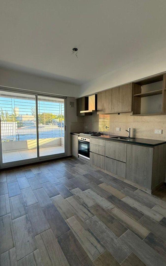 Foto de VENTA SEMI PISO 2 DORMITORIOS COCHERA REFINERIA, imagen 4