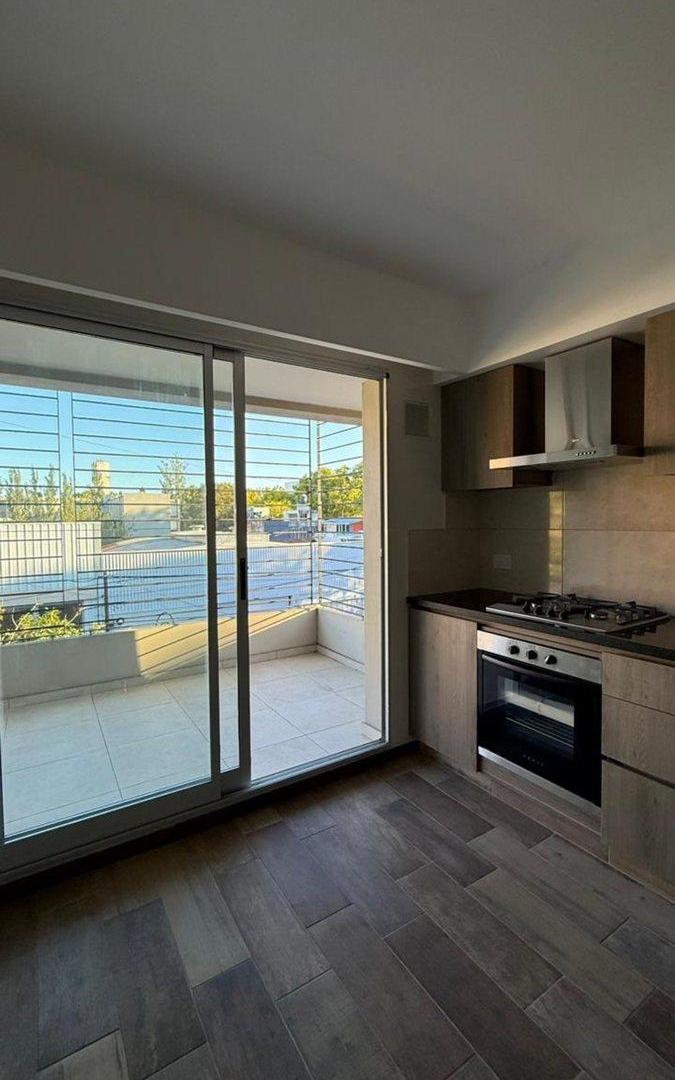 Foto de VENTA SEMI PISO 2 DORMITORIOS COCHERA REFINERIA, imagen 3