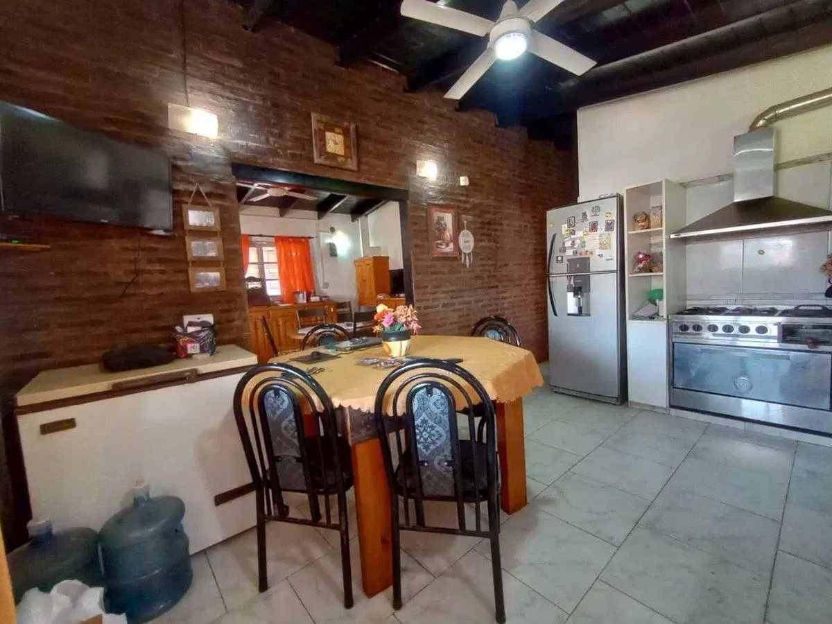 VENTA O PERMUTA CASA 3 DORMI COCHERA PILETA ROLDAN 4