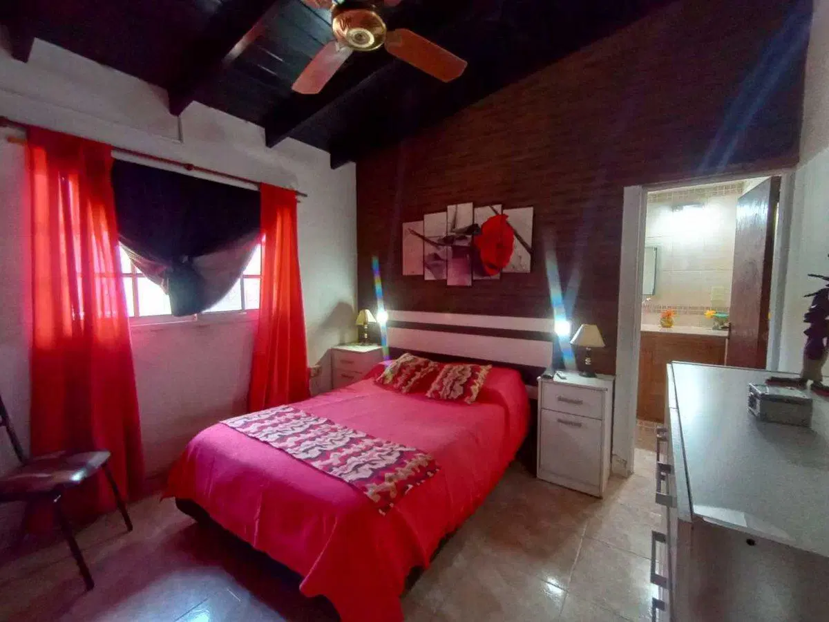 VENTA O PERMUTA CASA 3 DORMI COCHERA PILETA ROLDAN 8