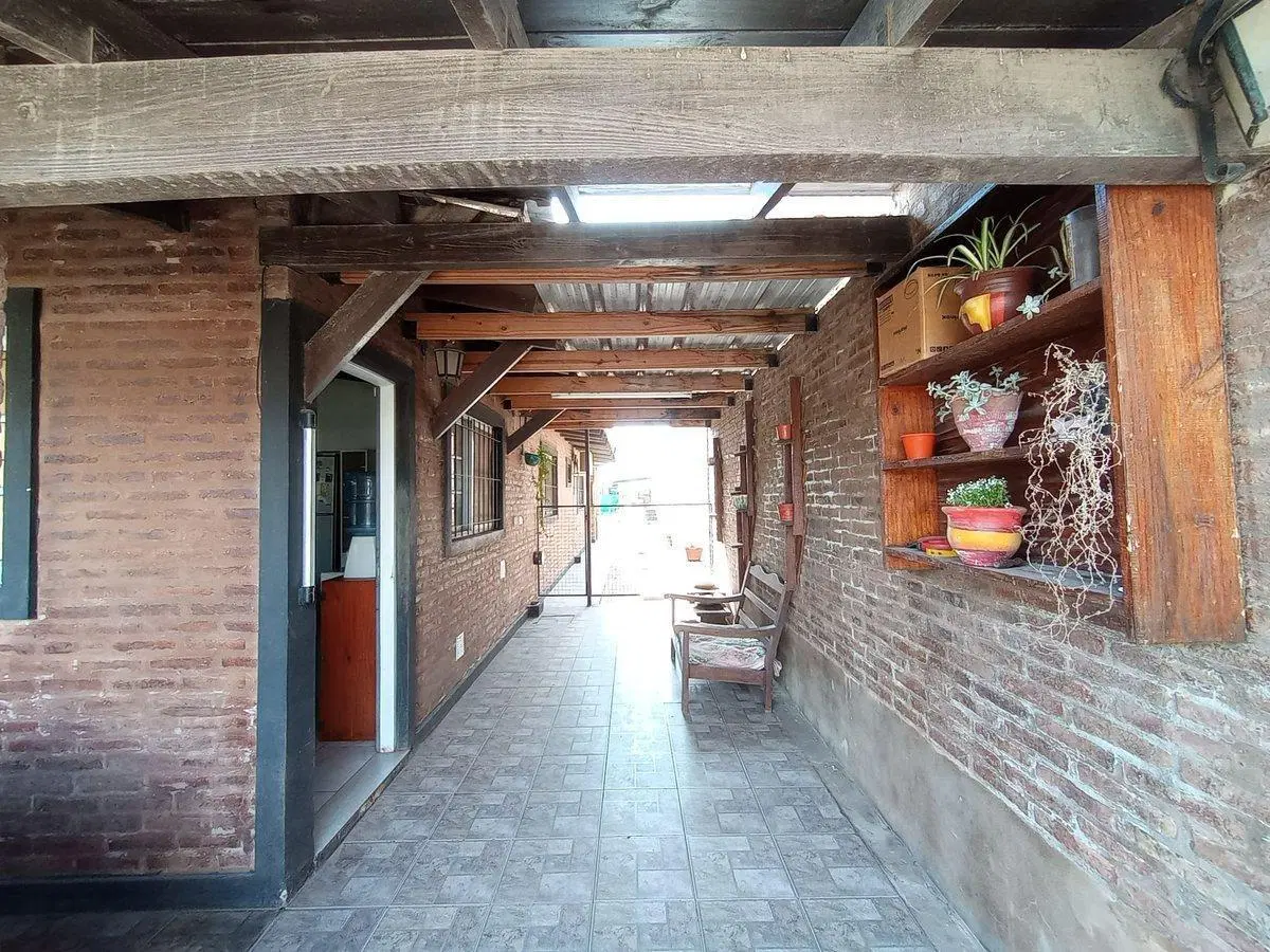 VENTA O PERMUTA CASA 3 DORMI COCHERA PILETA ROLDAN 5