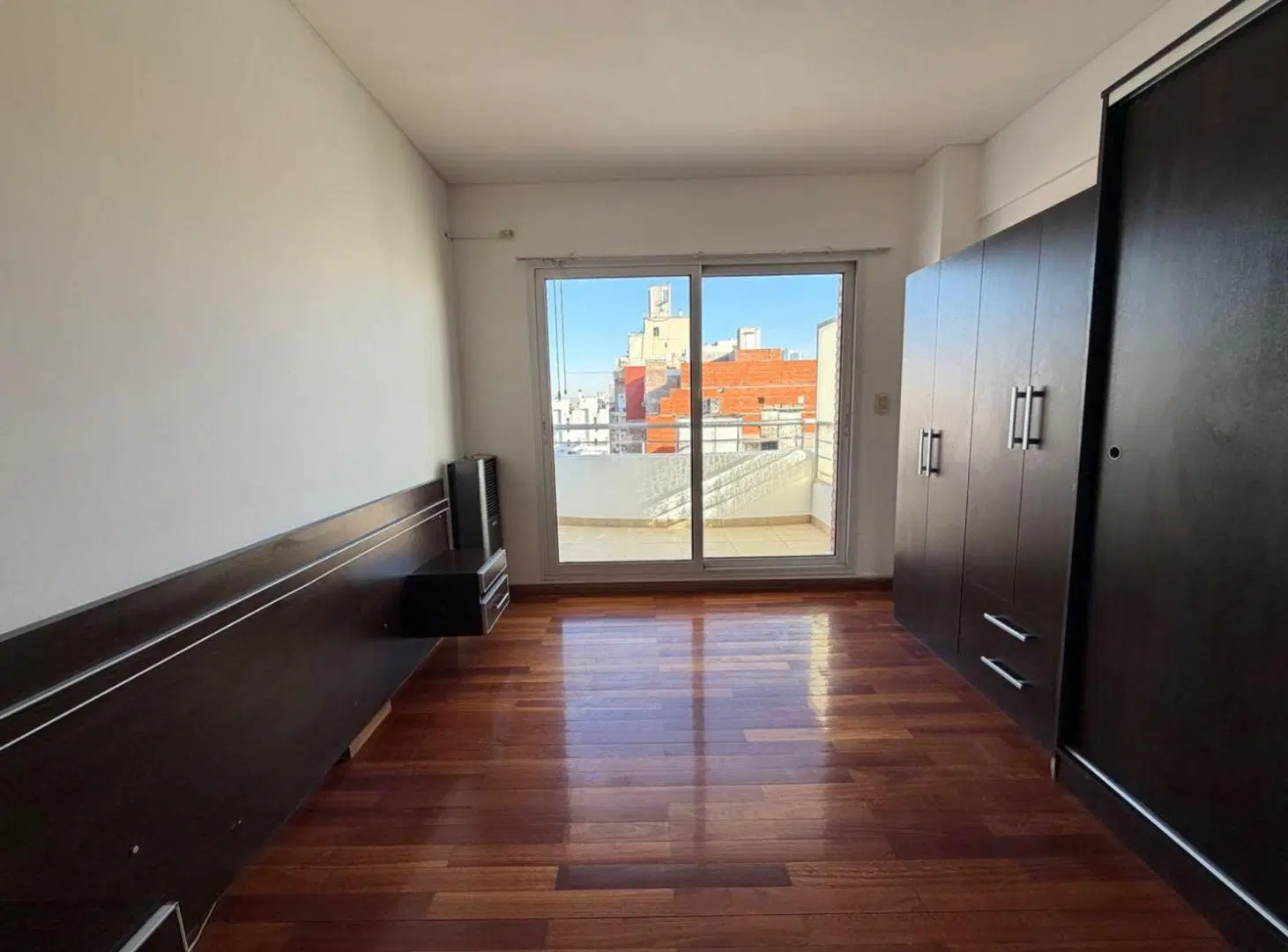 VENTA MONOAMBIENTE SEMIPISO CON BALCÓN AL FRENTE 2