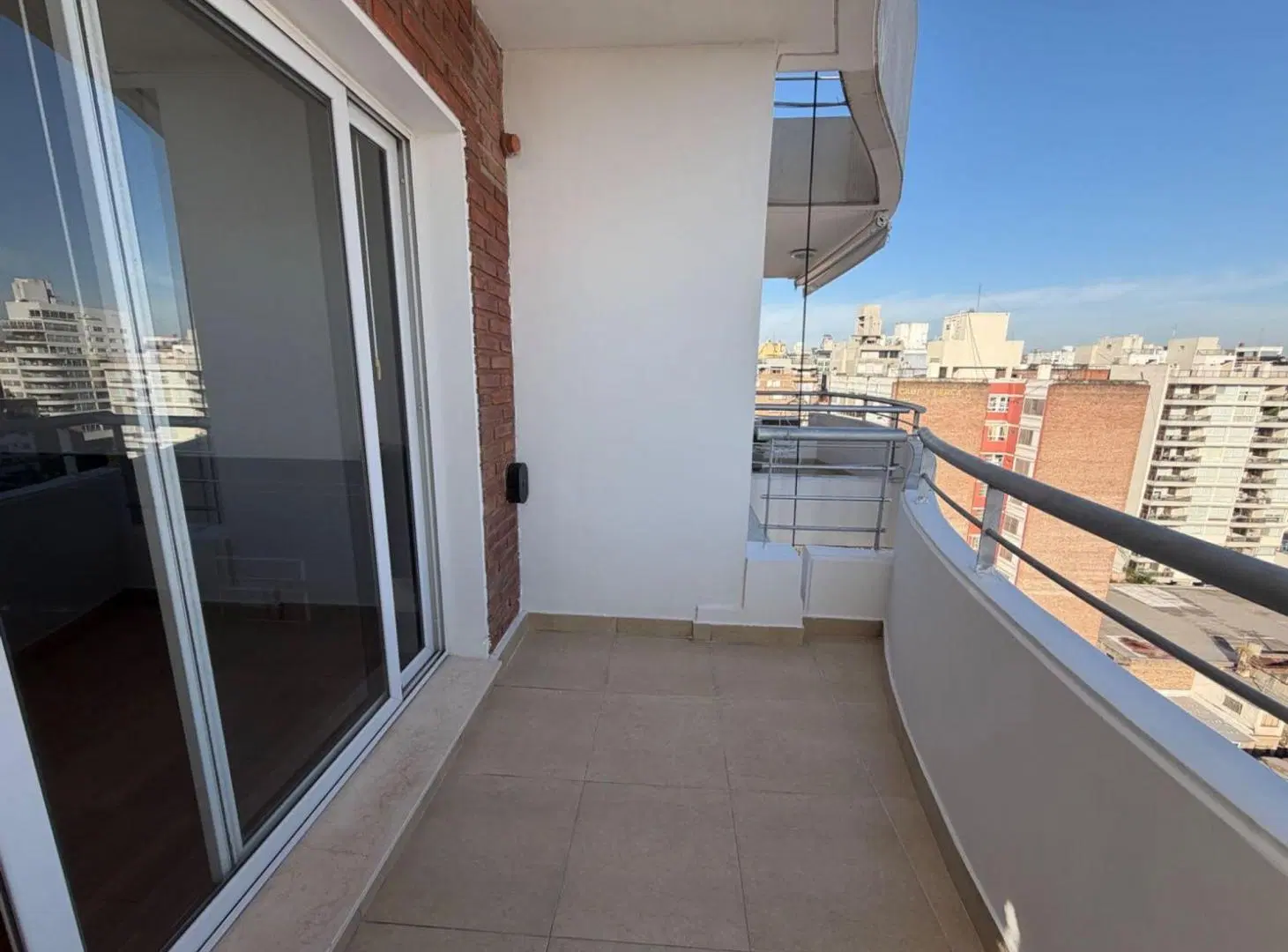 VENTA MONOAMBIENTE SEMIPISO CON BALCÓN AL FRENTE 5