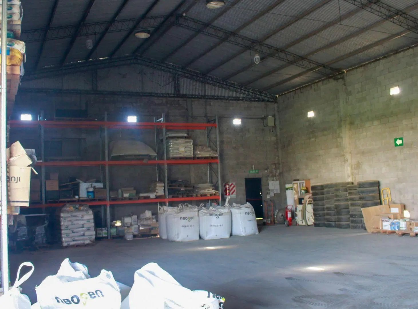 VENTA DEPOSITO CON OFICINAS CARLOS PELLEGRINI 8