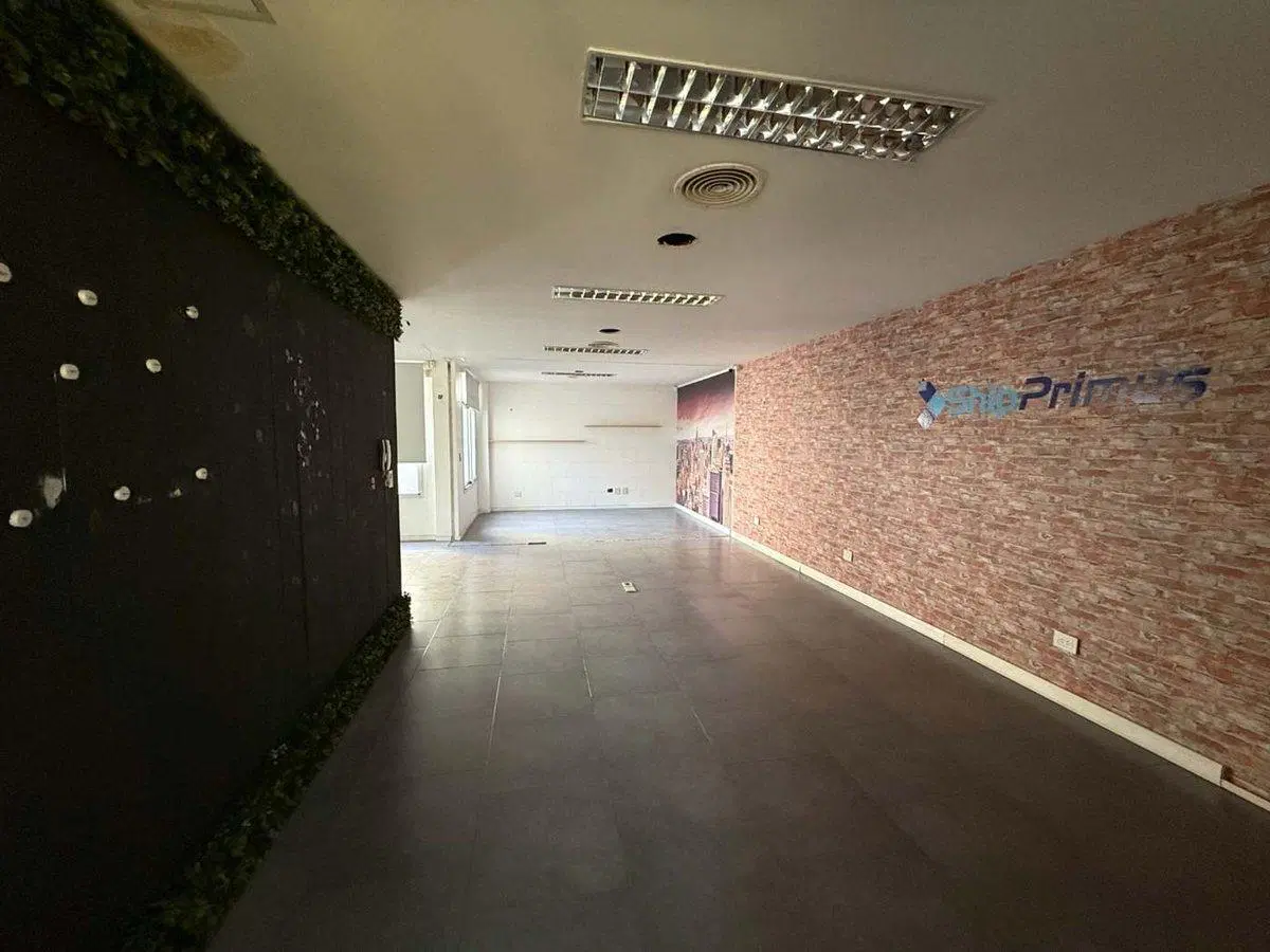 VENTA OFICINA AMPLIA EN PH QUINCHO Y TERRAZA 2