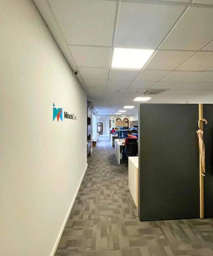 ALQUILER OFICINAS PREMIUM BLACK OFICCE 3