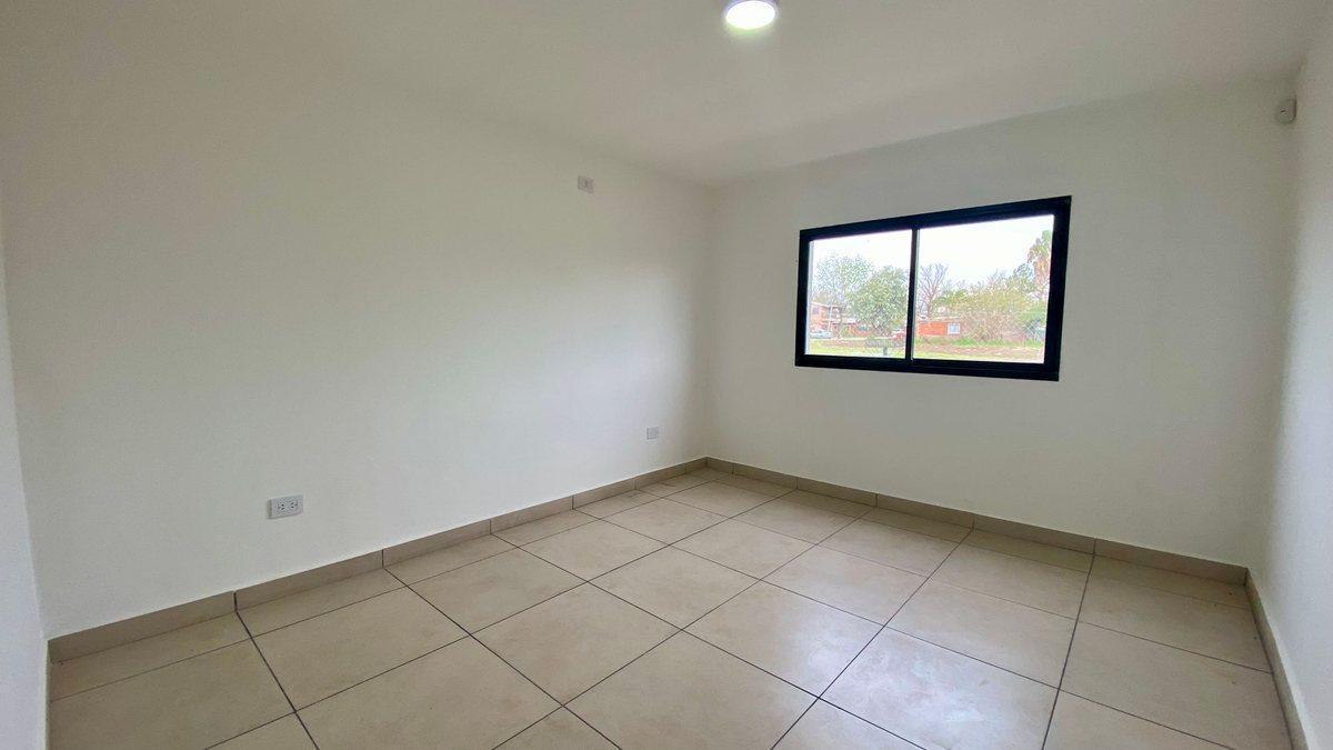 Foto de VENTA CASA DE 2 DORMITORIOS FUNES NORTE CREDITO, imagen 2
