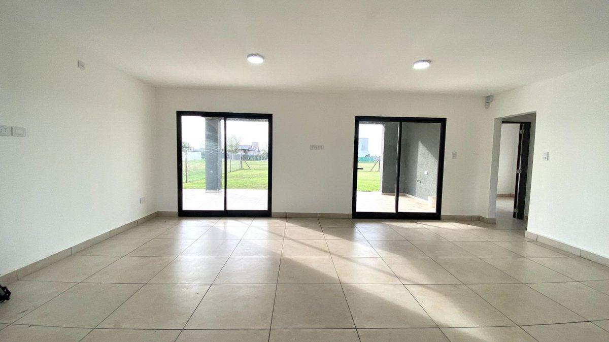 Foto de VENTA CASA DE 2 DORMITORIOS FUNES NORTE CREDITO, imagen 4