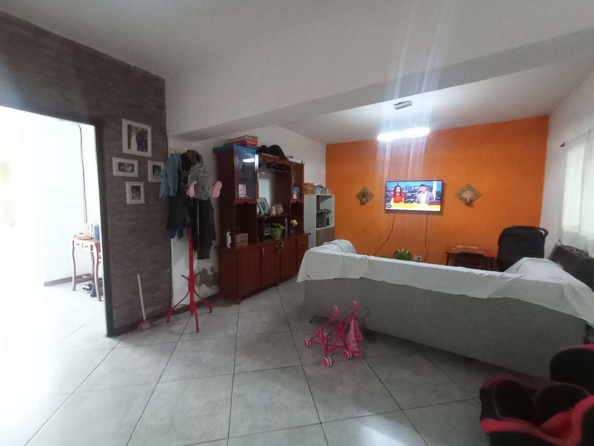 Foto de VENTA DOS CASAS COCHERA PATIO EN ZONA SUR, imagen 3