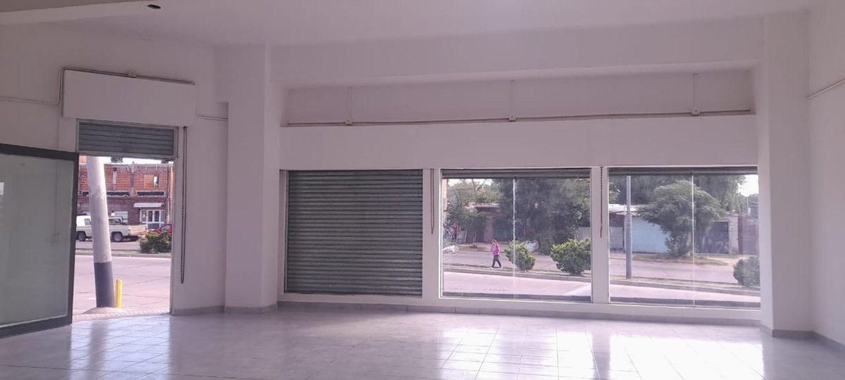 Foto de LOCAL COMERCIAL EN VENTA 254M2 BV SEGUI C/OFICINA, imagen 3