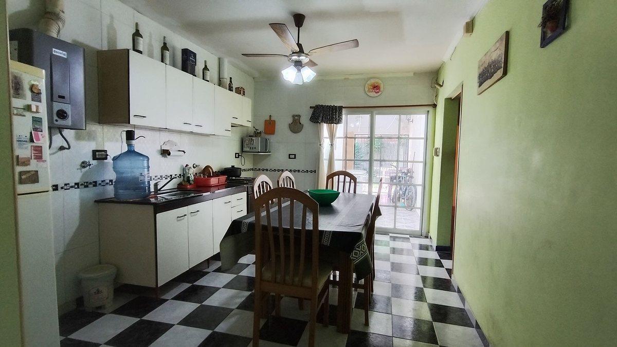 Foto de VENTA CASA DE 2 DORMI EN GRANADERO BAIGORRIA, imagen 4