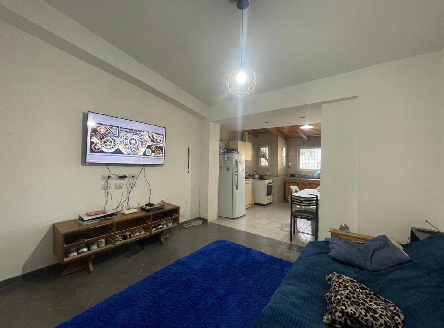 Foto de VENTA CASA DE 4DORMIS C/PILETA- PERMUTA-FLORIDA, imagen 3