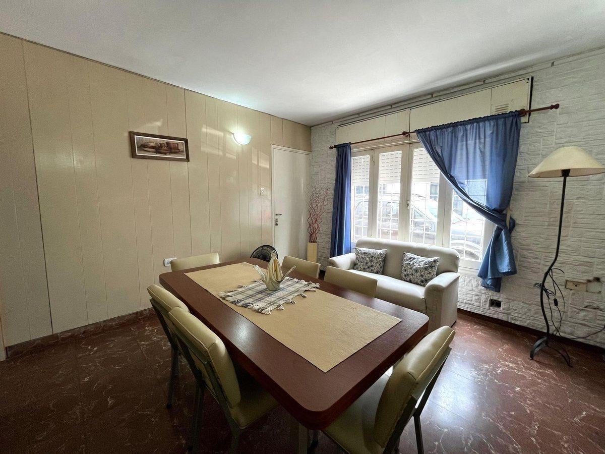 Foto de VENTA CASA 2 DORMITORIOS + DEPARTAMENTO LUIS AGOTE, imagen 2