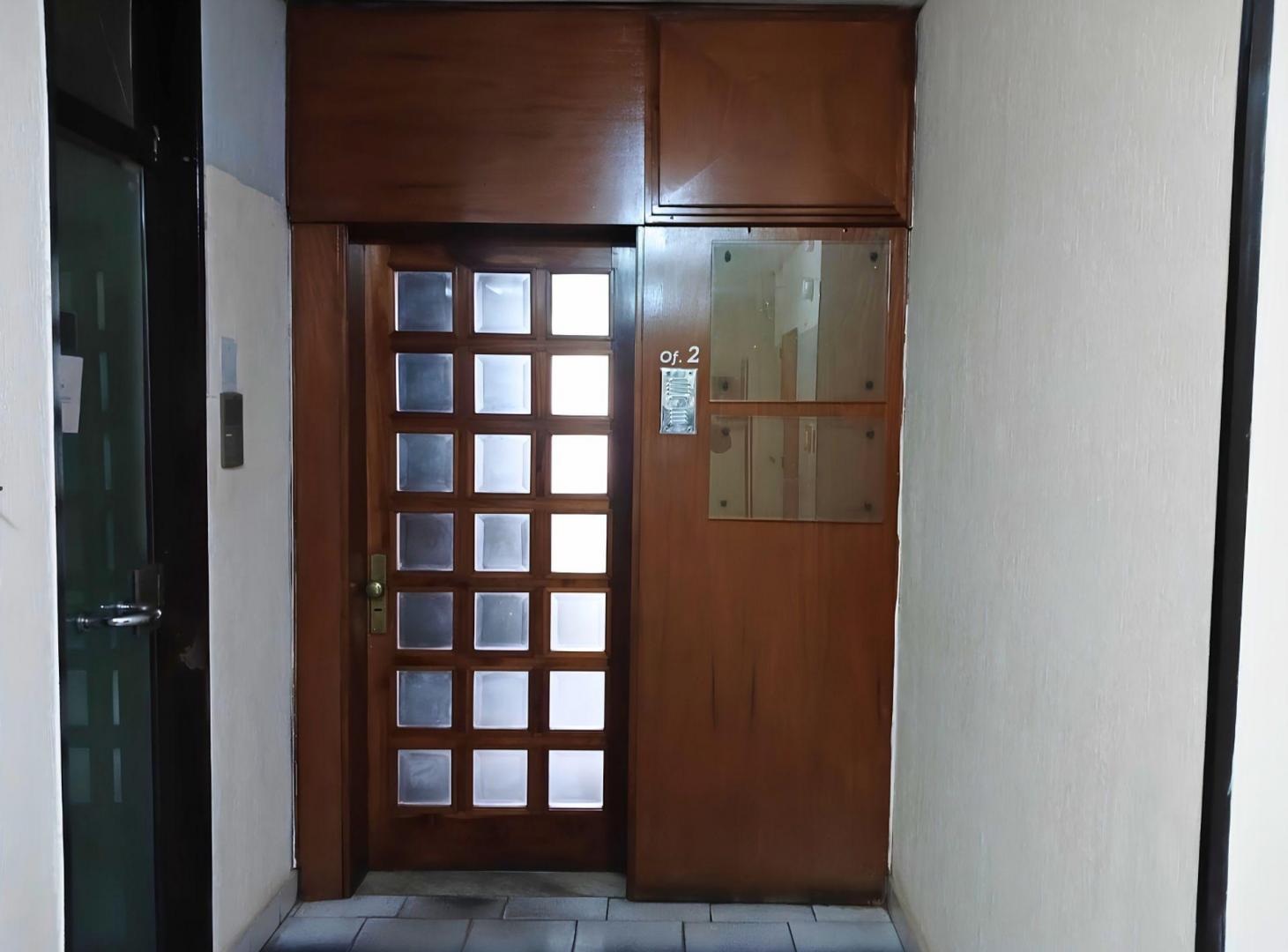 Foto de VENTA OFICINA AL FRENTE EN CENTRO DE LA CIUDAD, imagen 1