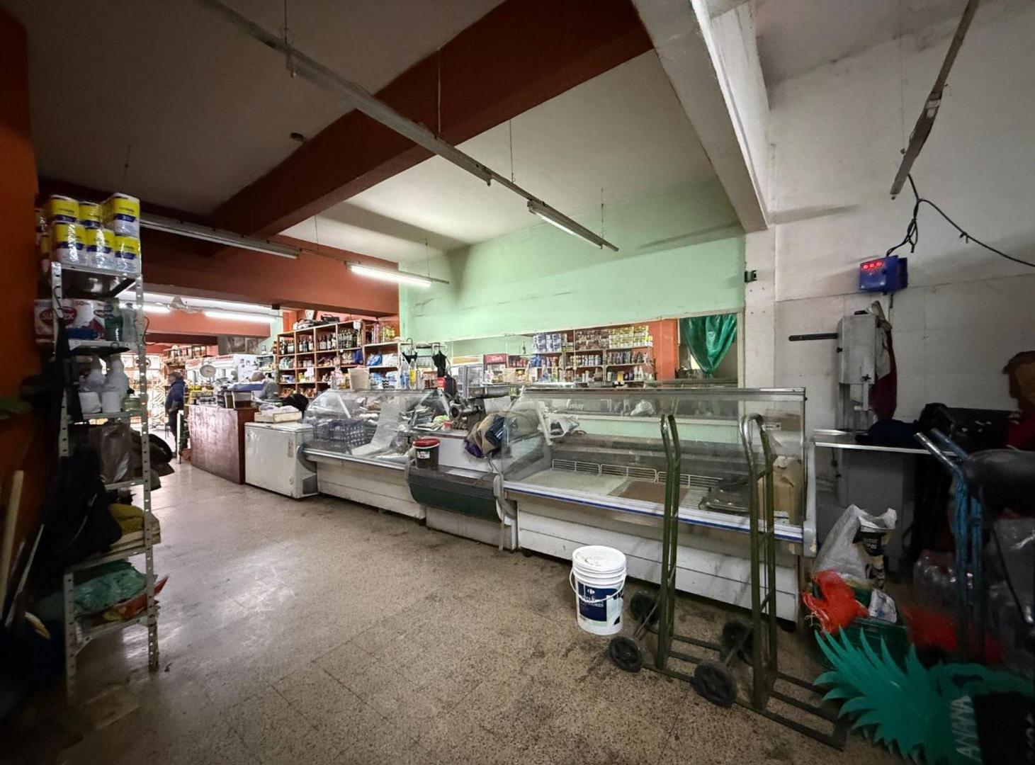 Foto de VENTA LOCAL AMPLIO EN PB AL FRENTE ZONA CENTRO, imagen 3