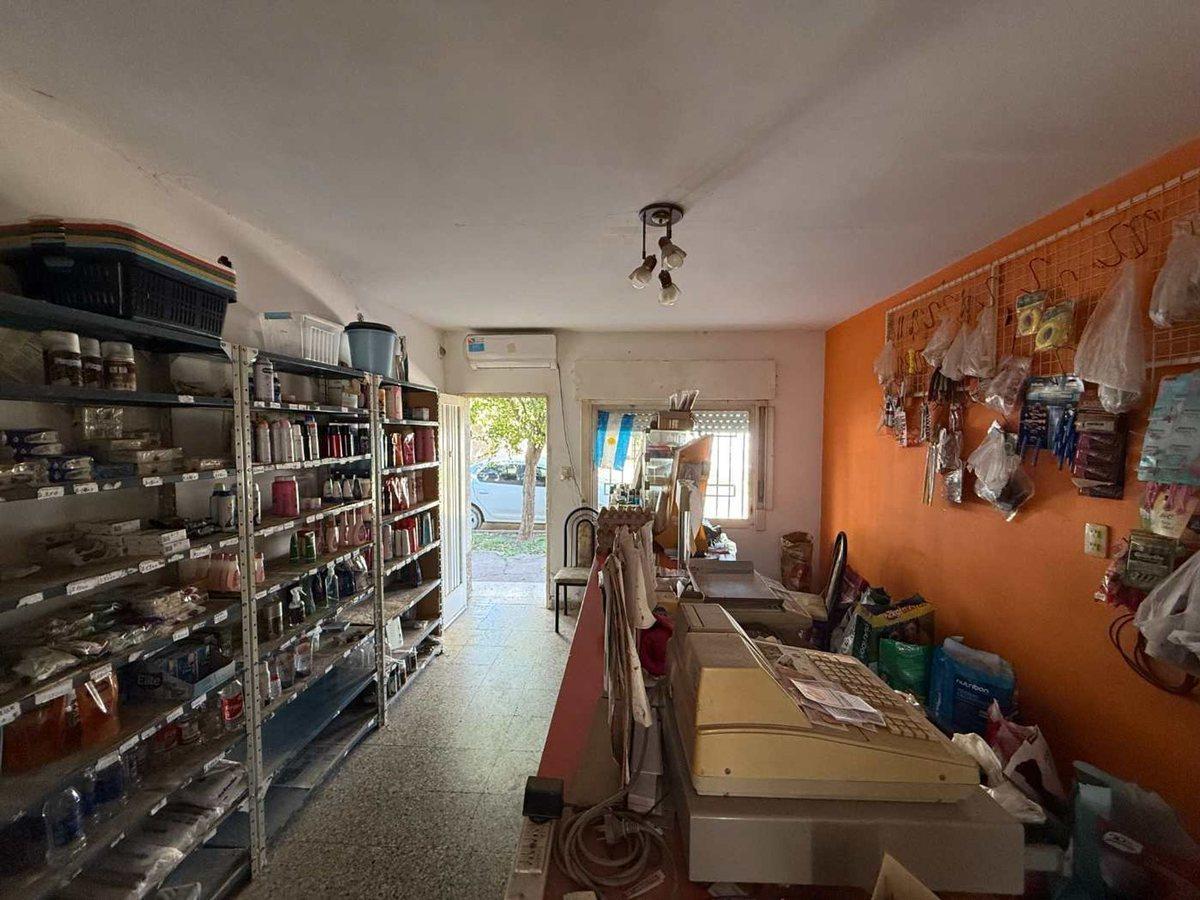 VENTA CASA 2 DORMITORIOS CON PATIO AREQUITO