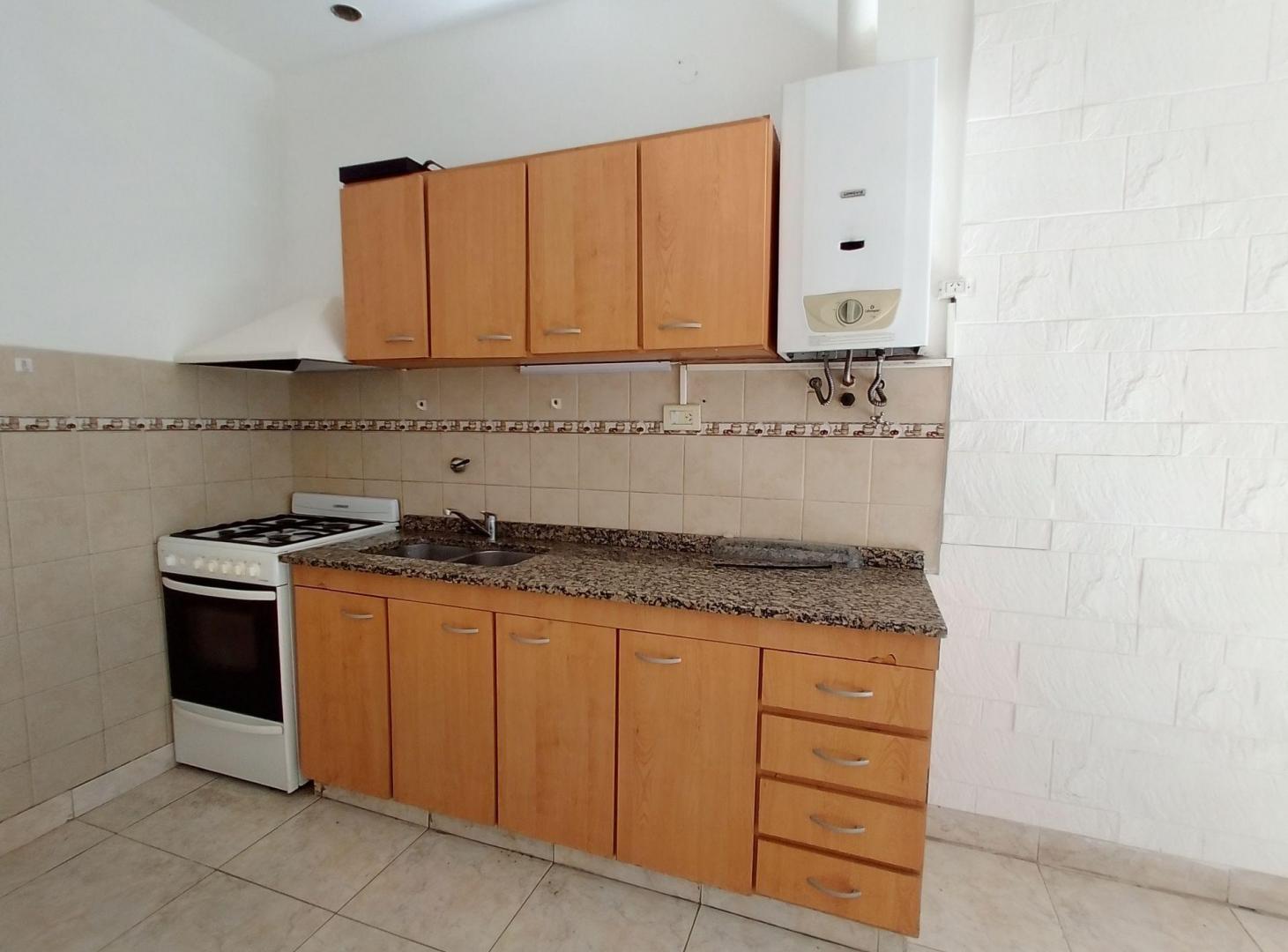 Foto de ALQUILER CASA DE PASILLO DOS DORMITORIOS REFINERIA, imagen 4