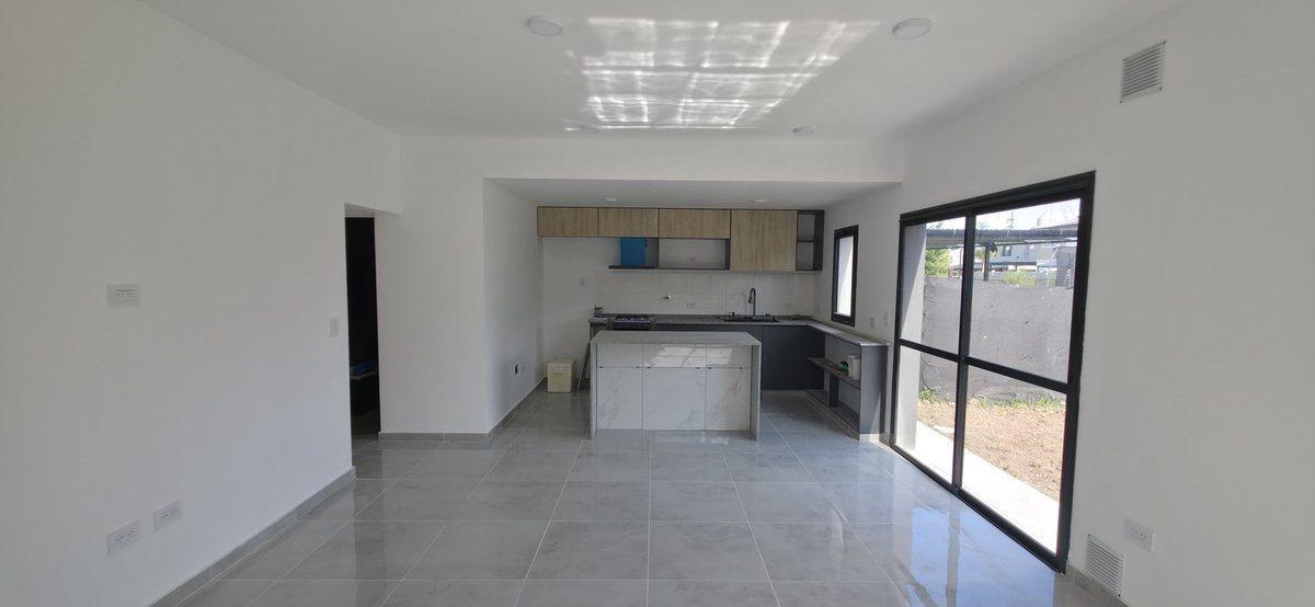 Foto de VENTA CASA 2 DORMI CON COCHERA TDS3 SECTOR A, imagen 2