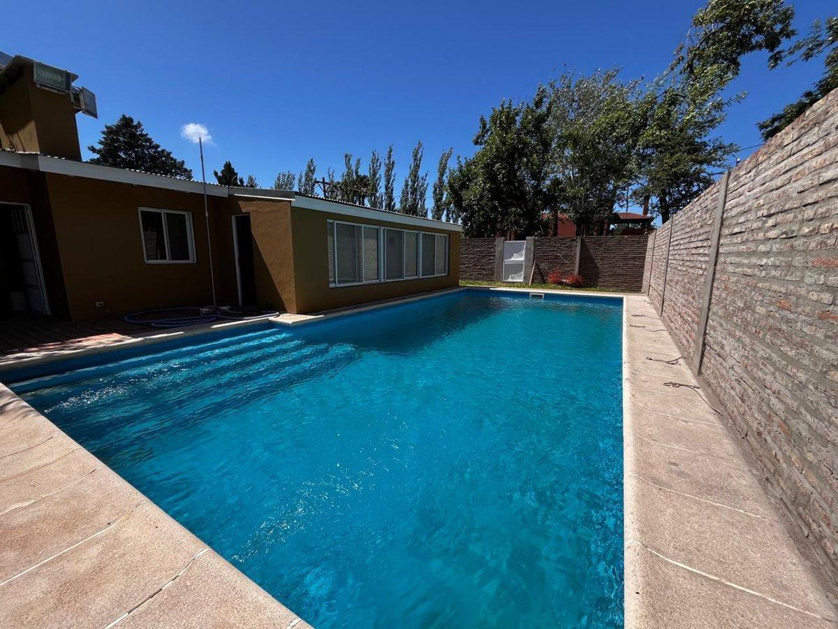 Foto de VENTA QUINCHO EN FUNES CON PILETA 1 DORMITORIO, imagen 3