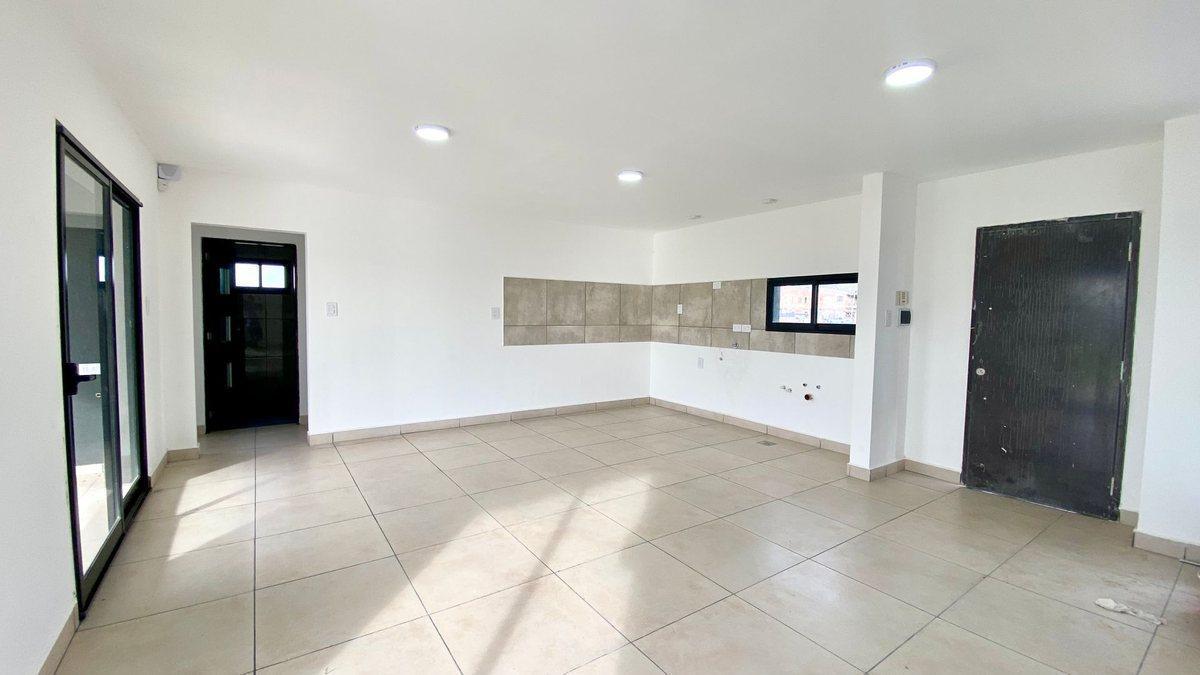 Foto de VENTA CASA DE 2 DORMITORIOS FUNES NORTE CREDITO, imagen 5