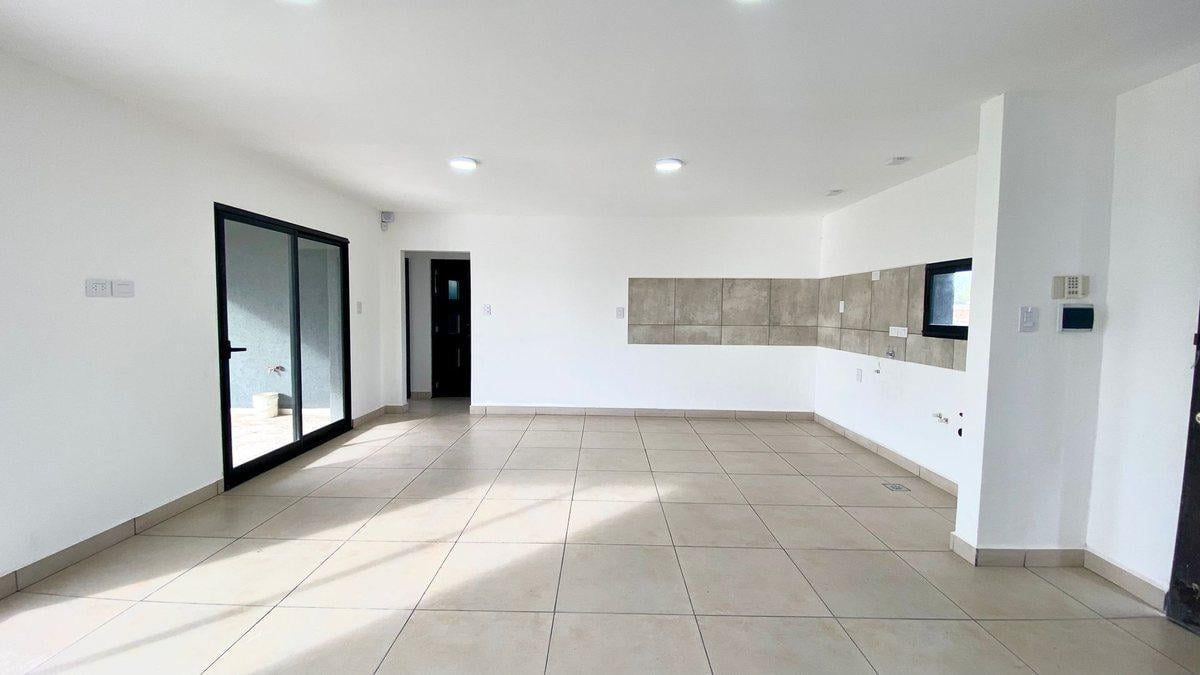 Foto de VENTA CASA DE 2 DORMITORIOS FUNES NORTE CREDITO, imagen 3