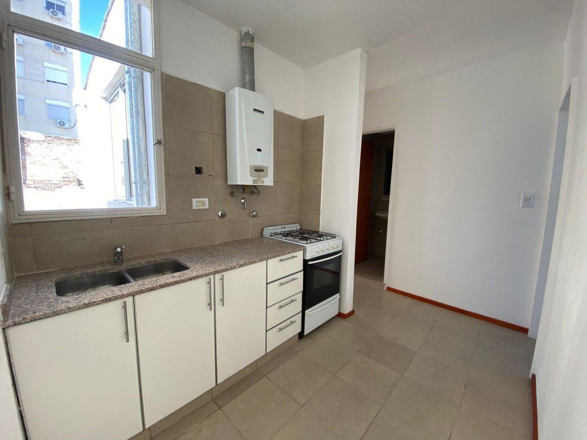 Foto de VENTA CASA DE PASILLO DOS DORMITORIOS ABASTO, imagen 3