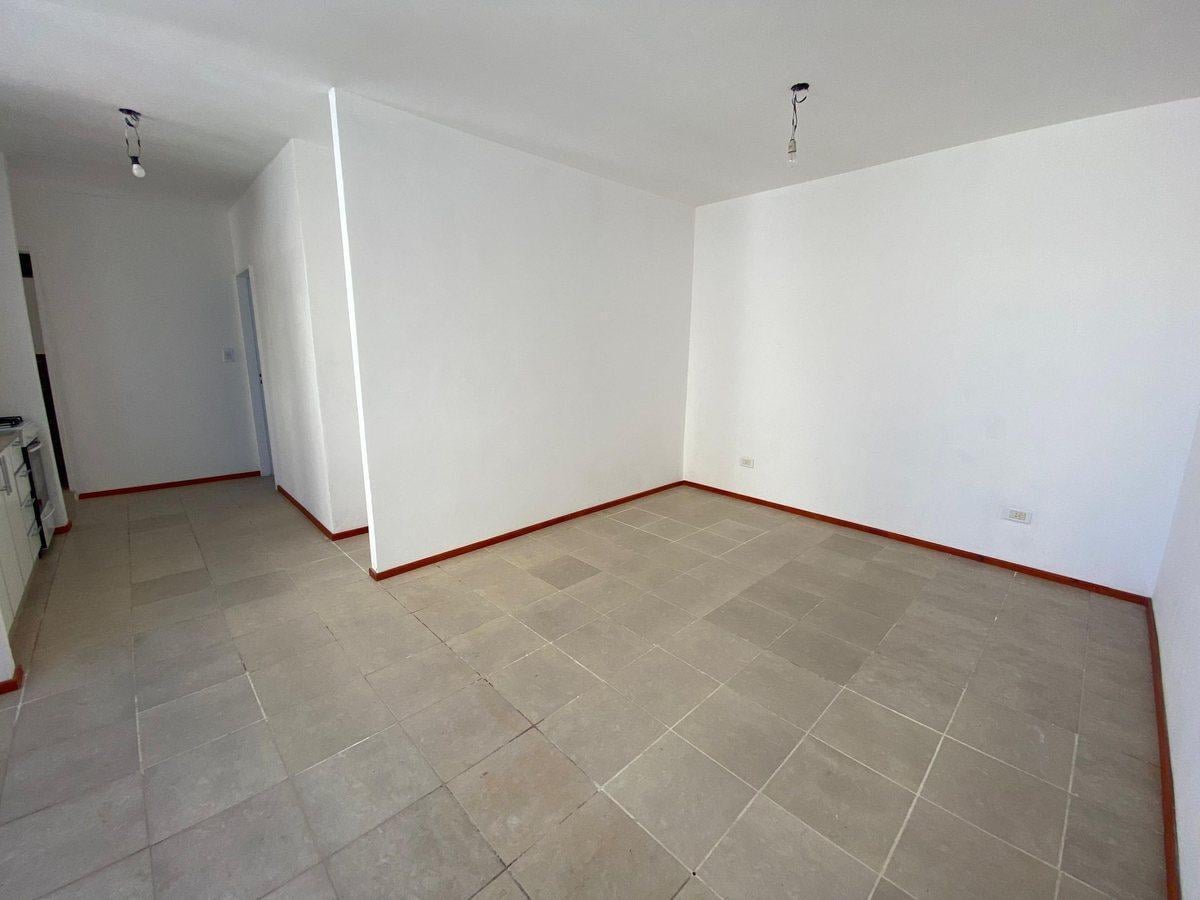 Foto de VENTA CASA DE PASILLO DOS DORMITORIOS ABASTO, imagen 4