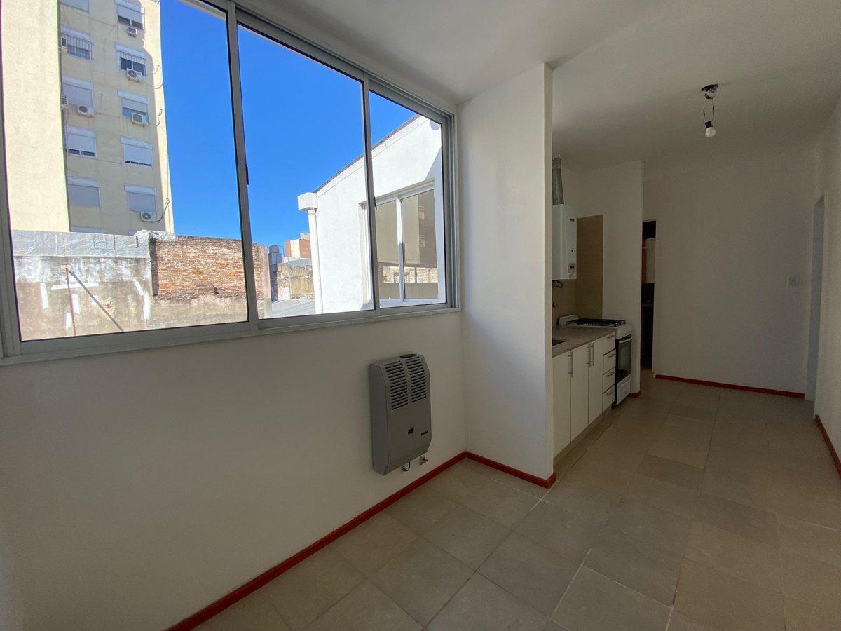Foto de VENTA CASA DE PASILLO DOS DORMITORIOS ABASTO, imagen 5