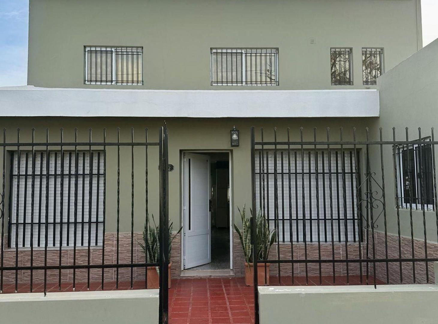 Foto de VENTA CASA 3 DORMIS PATIO Y JARDIN EN BAIGORRIA, imagen 2