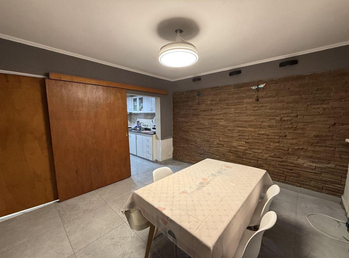 Foto de VENTA CASA MULTIFAMILIAR 3 DORMIS, QUINCHO Y PATIO, imagen 4