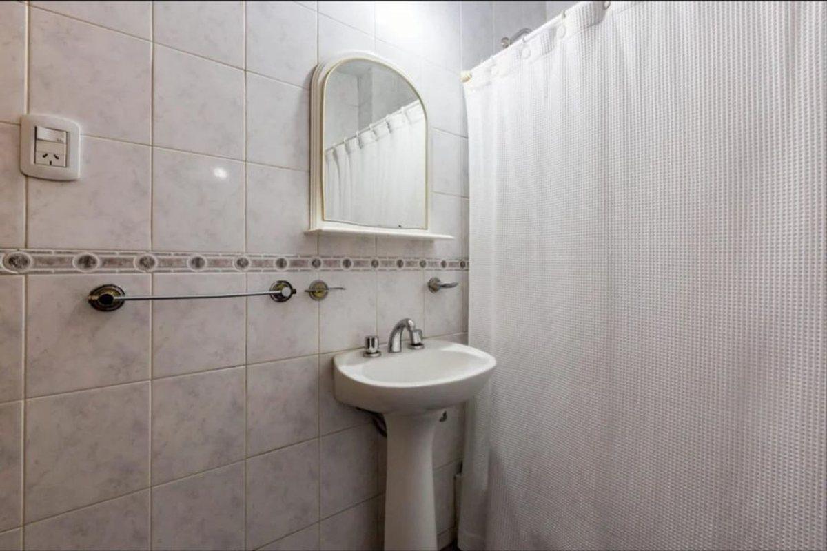 Foto de venta casa 3 dormitorios P.A y Salon en P.B, imagen 2