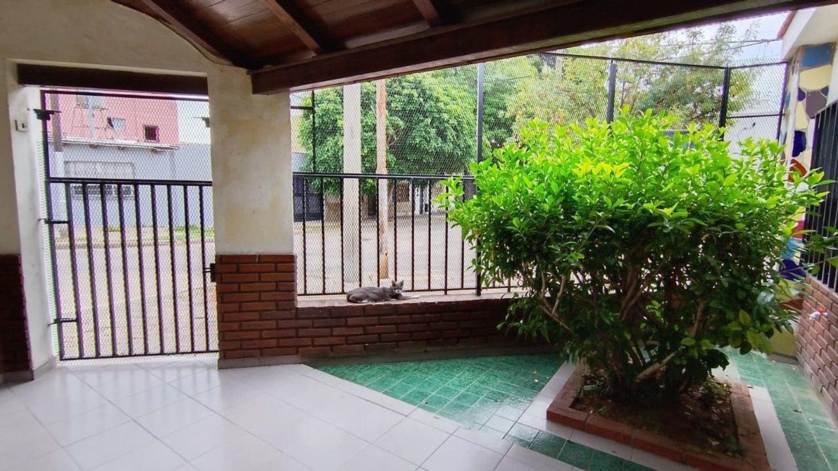 Foto de VENTA CASA 3 DORMIS Y COCHERA EN BARRIO INDUSTRIAL, imagen 3