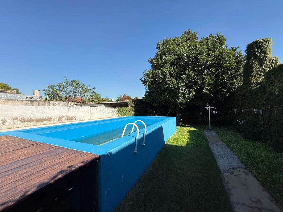 Foto de VENTA CASA 2 DORMITORIOS + COMODIN, PATIO Y PILETA, imagen 3