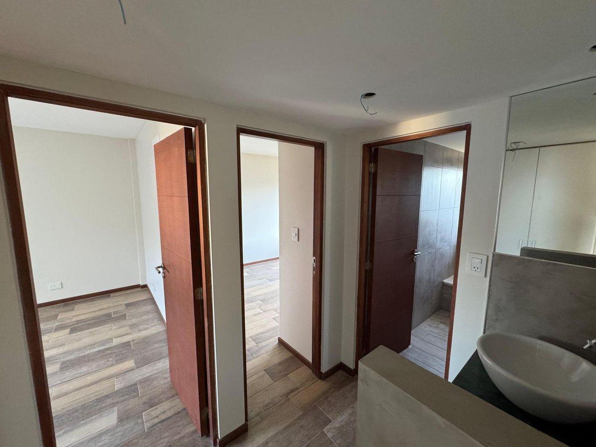 Foto de VENTA SEMI PISO 2 DORMITORIOS COCHERA REFINERIA, imagen 2