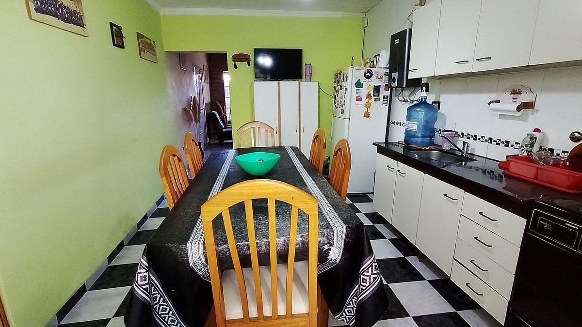 Foto de VENTA CASA DE 2 DORMI EN GRANADERO BAIGORRIA, imagen 2