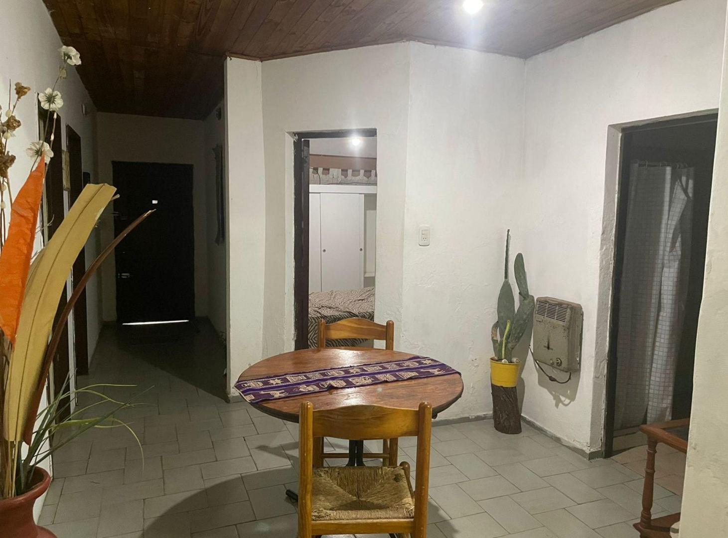 Foto de VENTA CASA DE 4DORMIS C/PILETA- PERMUTA-FLORIDA, imagen 1
